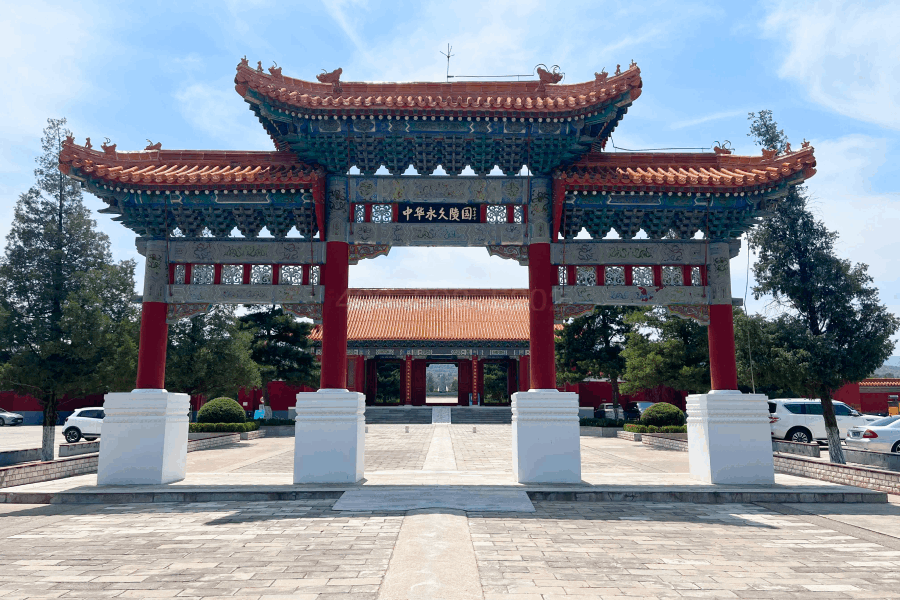 中华永久陵园环境图