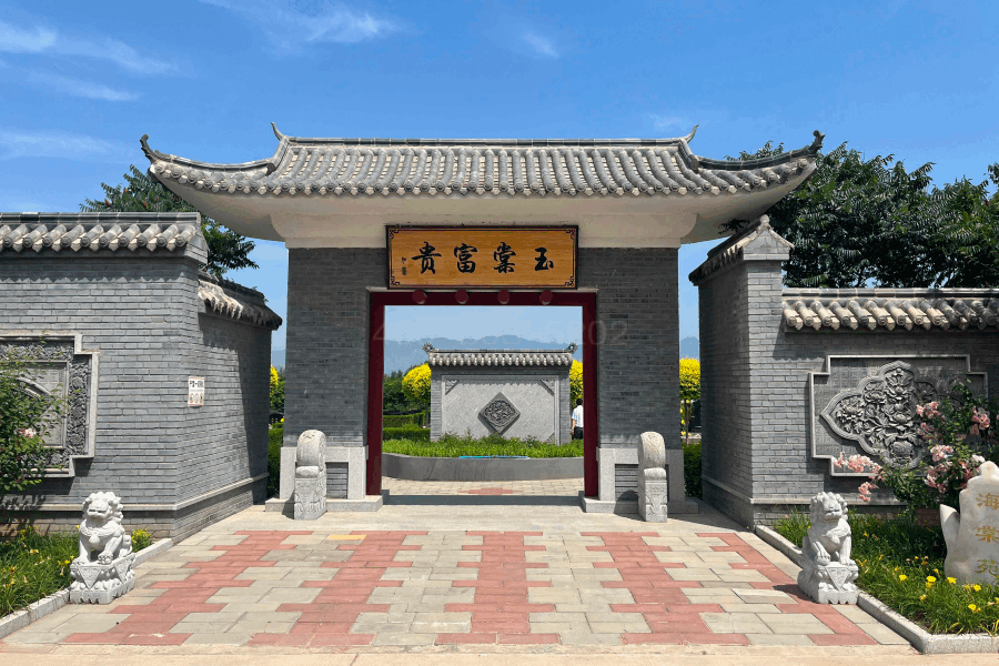 中华永久陵园环境图
